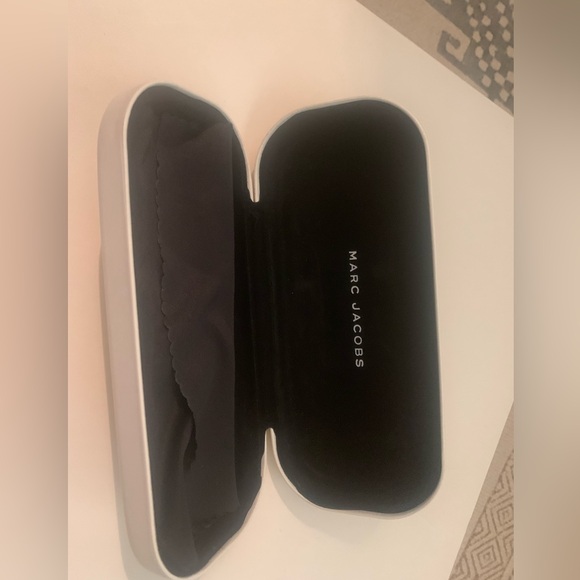 Marc Jacob’s sunglasses - Picture 7 of 9